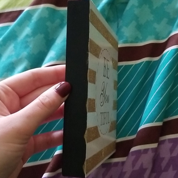 Decor - Picture 3 of 3